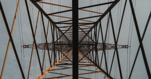 Read more about the article 台灣電價為何頻繁調漲？從燃料成本到能源轉型三大結構性危機深度剖析