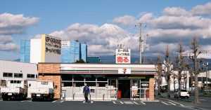 Read more about the article 日本7-11變了？縮水包裝惹怒消費者，便利店龍頭如何從神壇跌落？