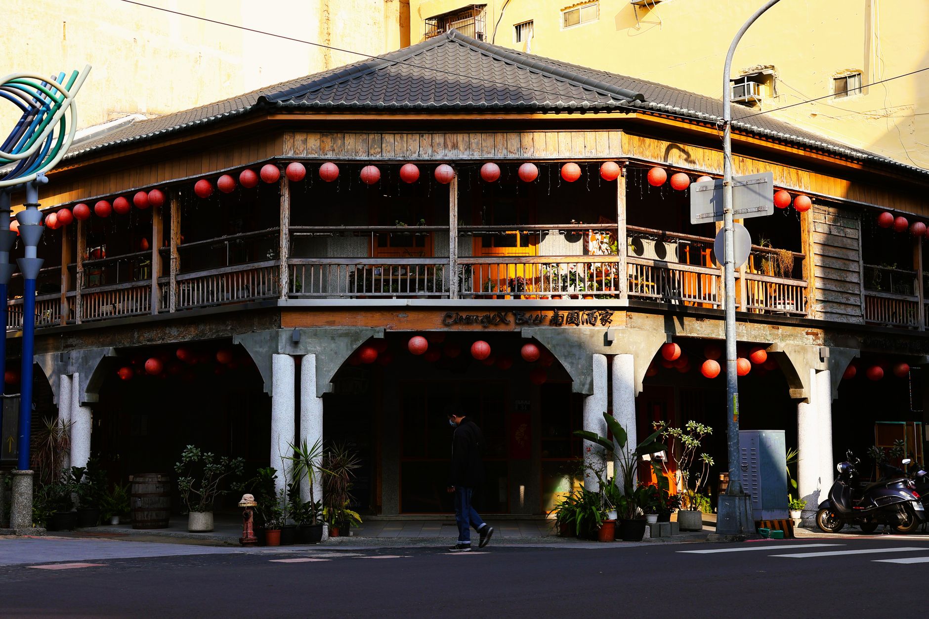 Charming street view of a traditional Taiwanese building adorned with red lanterns, capturing Taiwan's cultural essence.